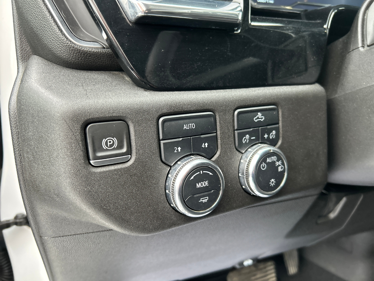 GMC Sierra 1500 4WD Crew Cab 157" SLE 2023