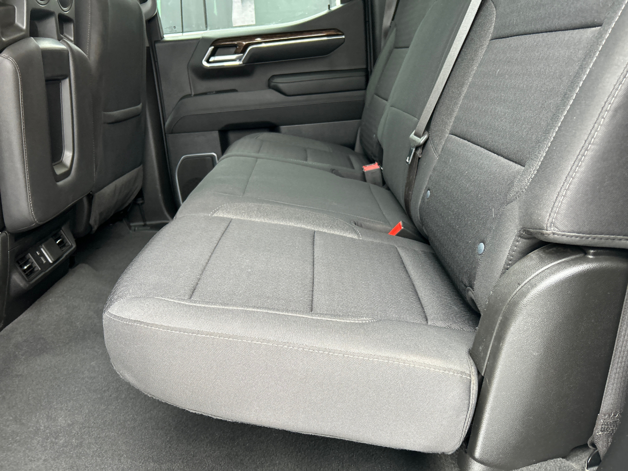 GMC Sierra 1500 4WD Crew Cab 157" SLE 2023