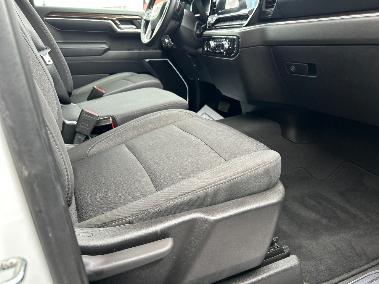 GMC Sierra 1500 4WD Crew Cab 157" SLE 2023