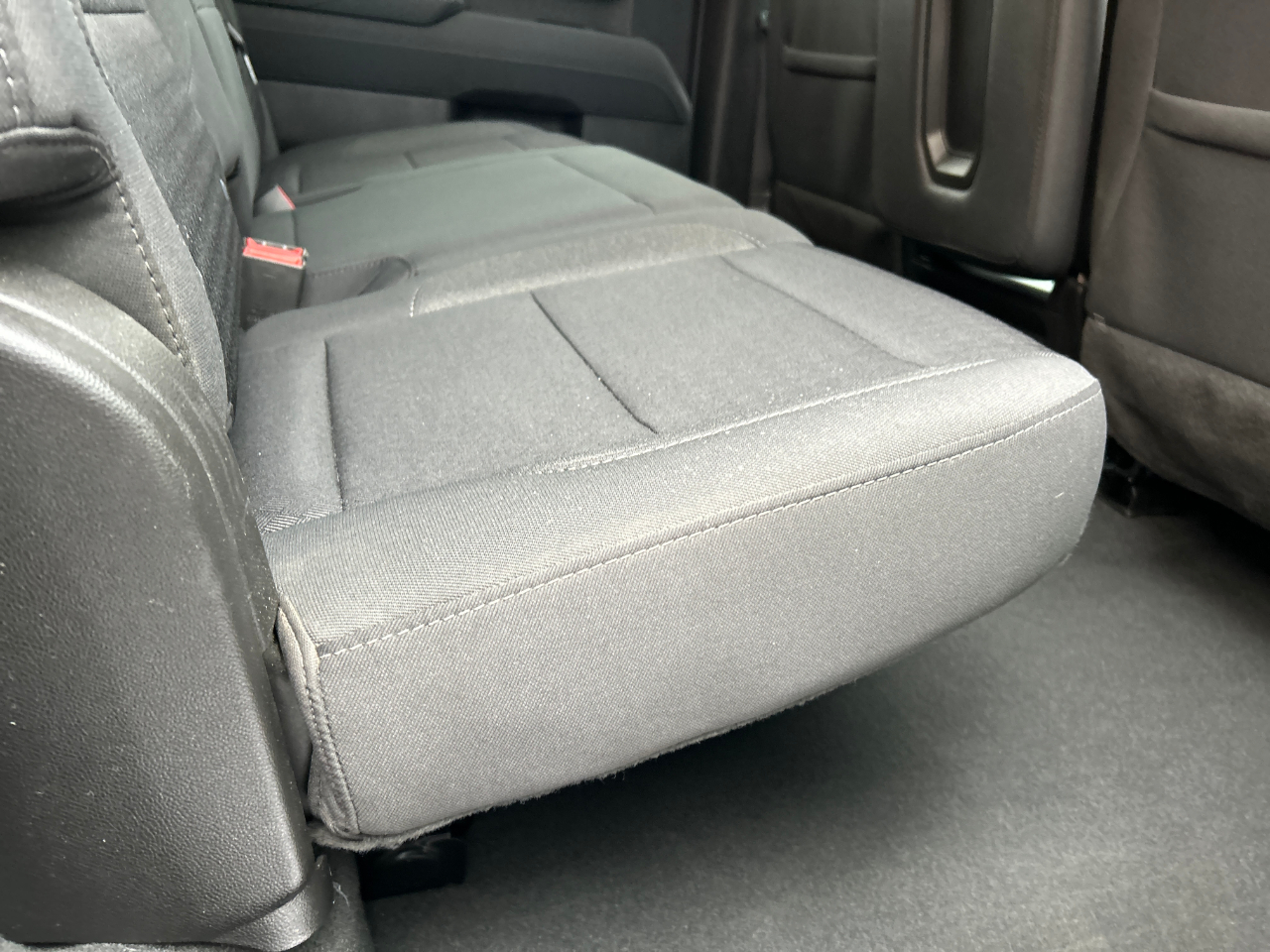 GMC Sierra 1500 4WD Crew Cab 157" SLE 2023