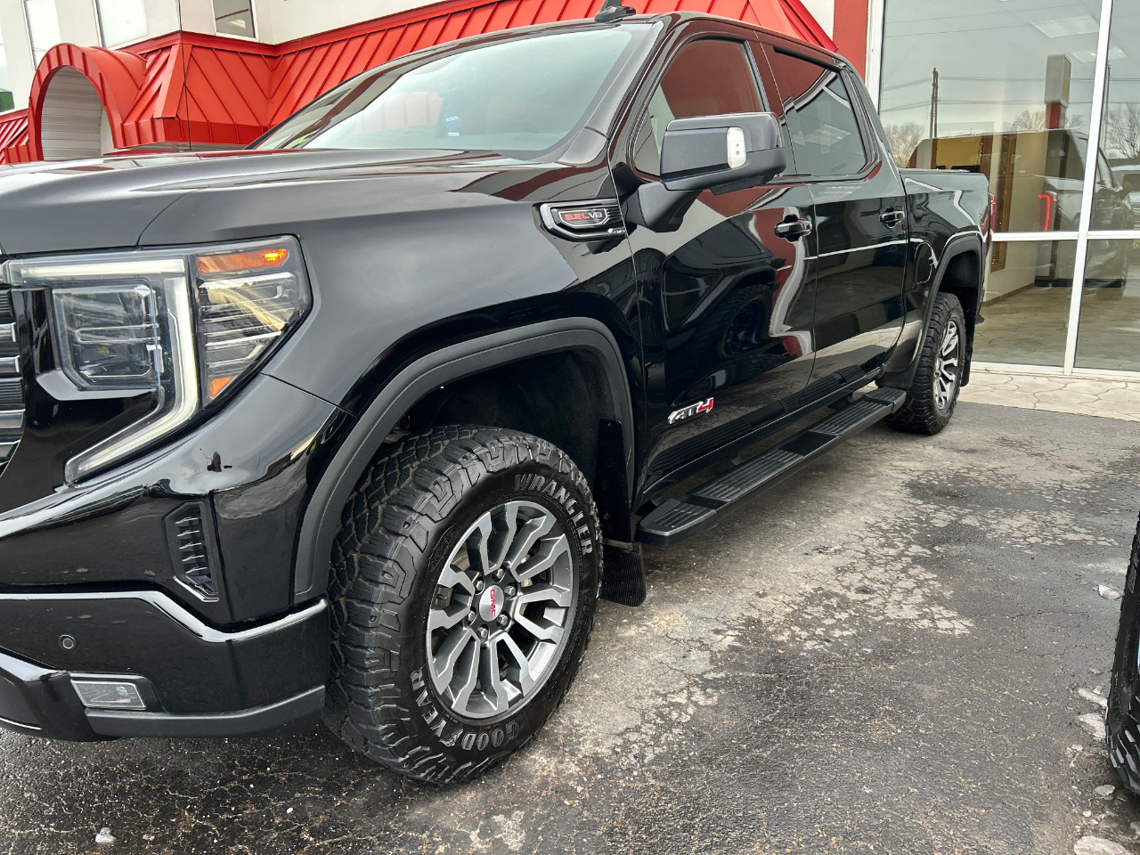 GMC Sierra 1500 4WD Crew Cab 147" AT4 2023