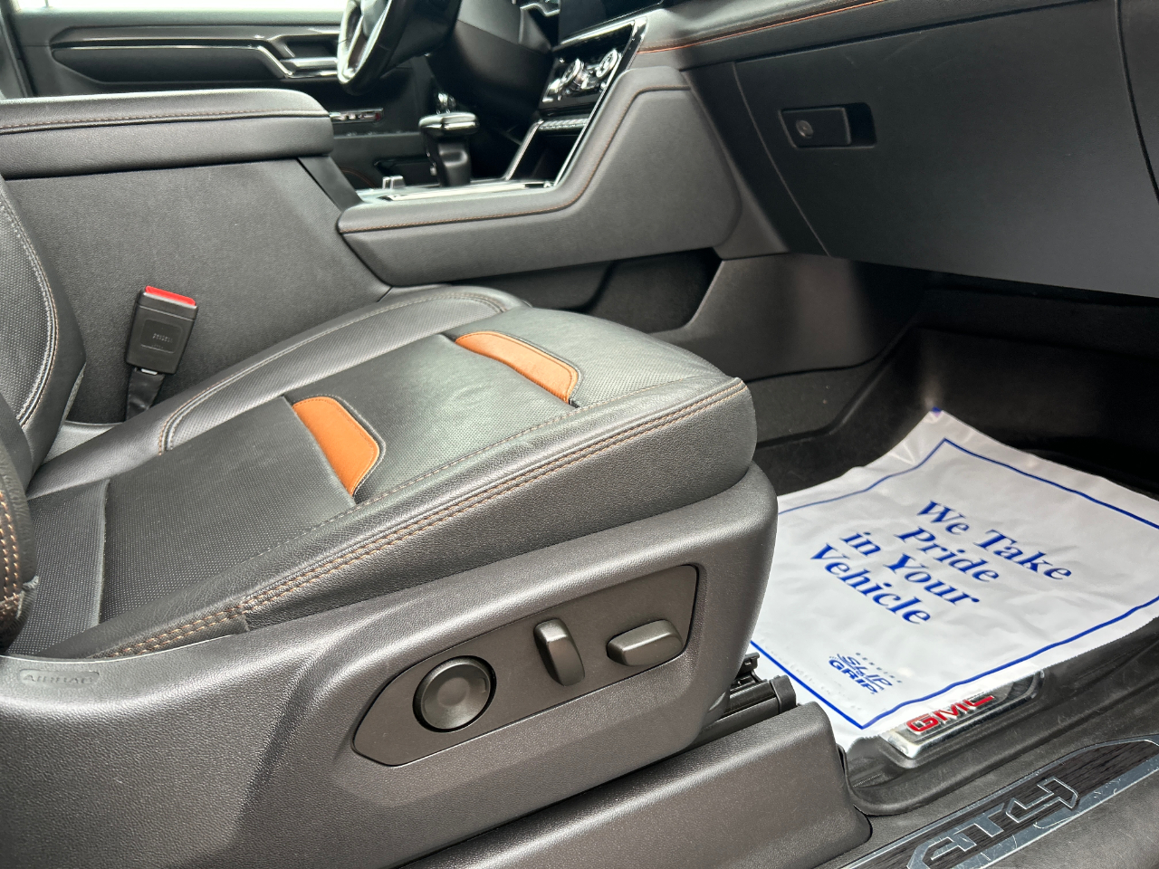 GMC Sierra 1500 4WD Crew Cab 147" AT4 2023