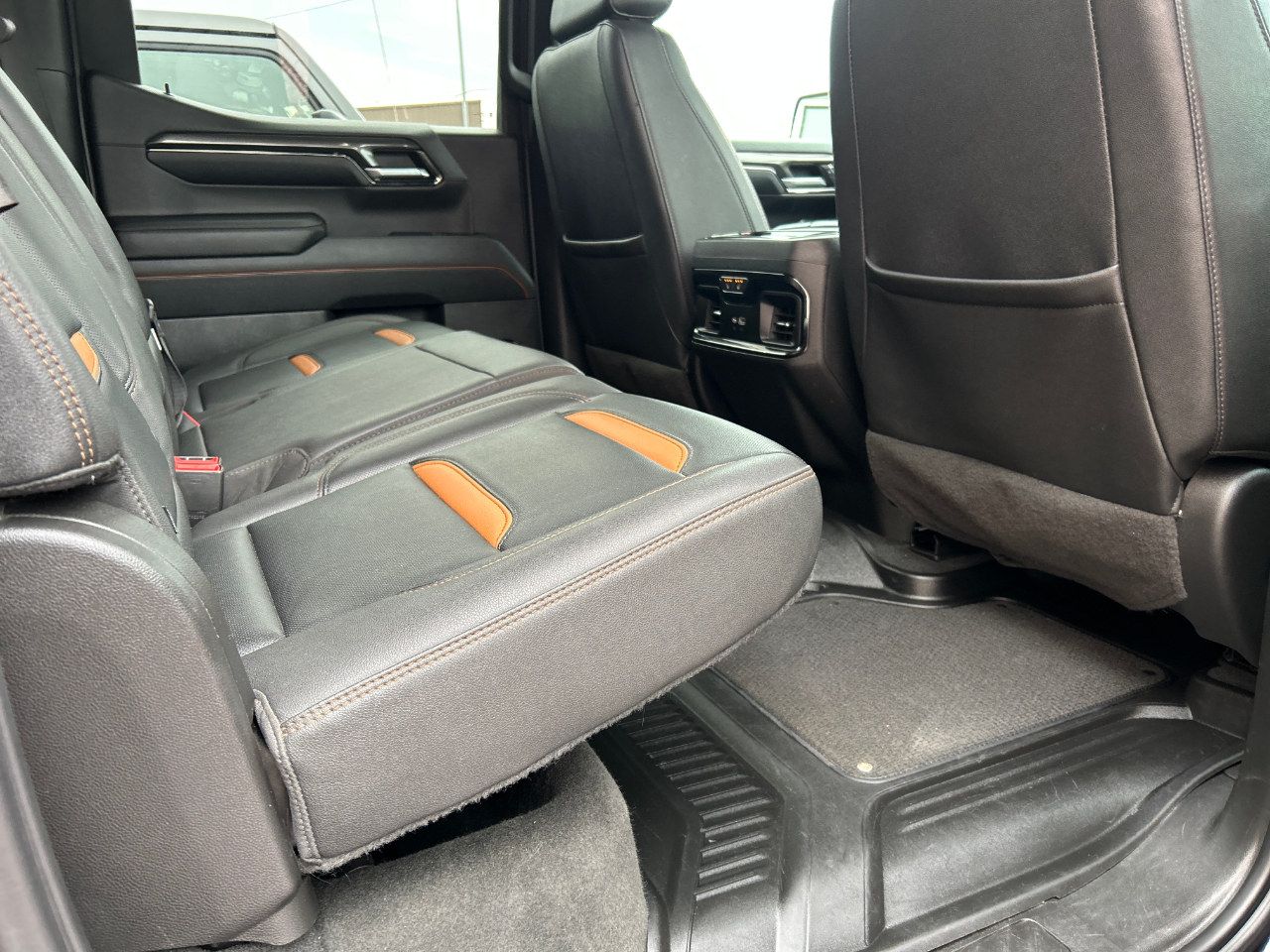 GMC Sierra 1500 4WD Crew Cab 147" AT4 2023