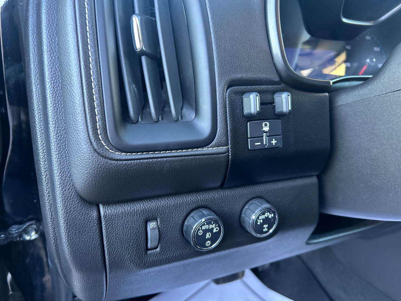 GMC Canyon 4WD Crew Cab 128" Denali 2021