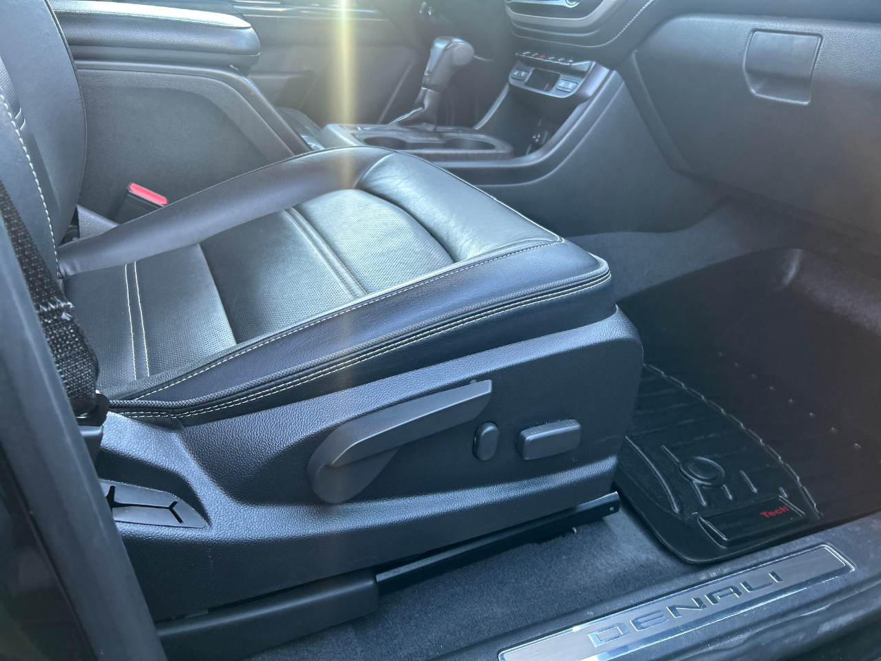 GMC Canyon 4WD Crew Cab 128" Denali 2021