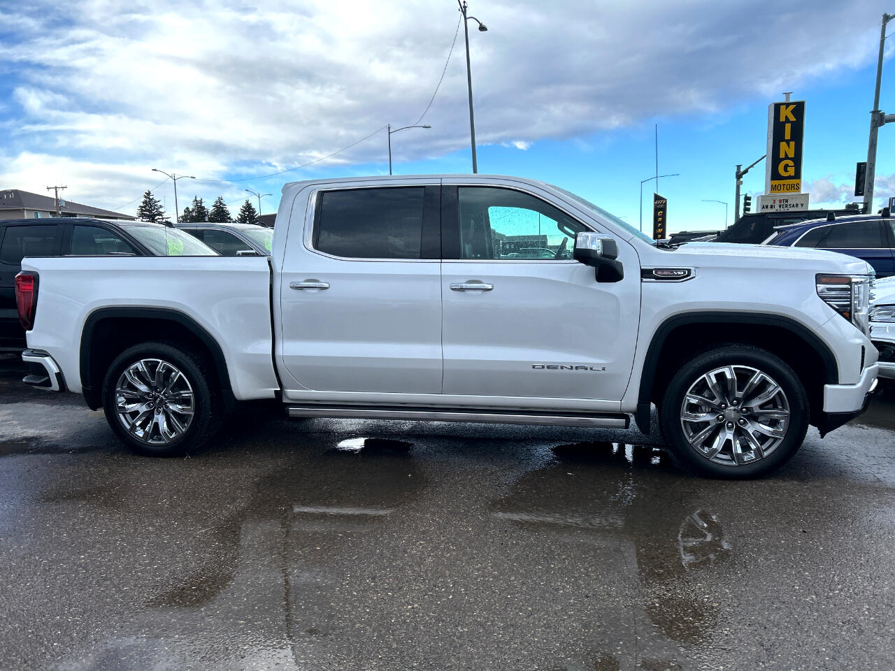 GMC Sierra 1500 4WD Crew Cab 147" Denali 2023