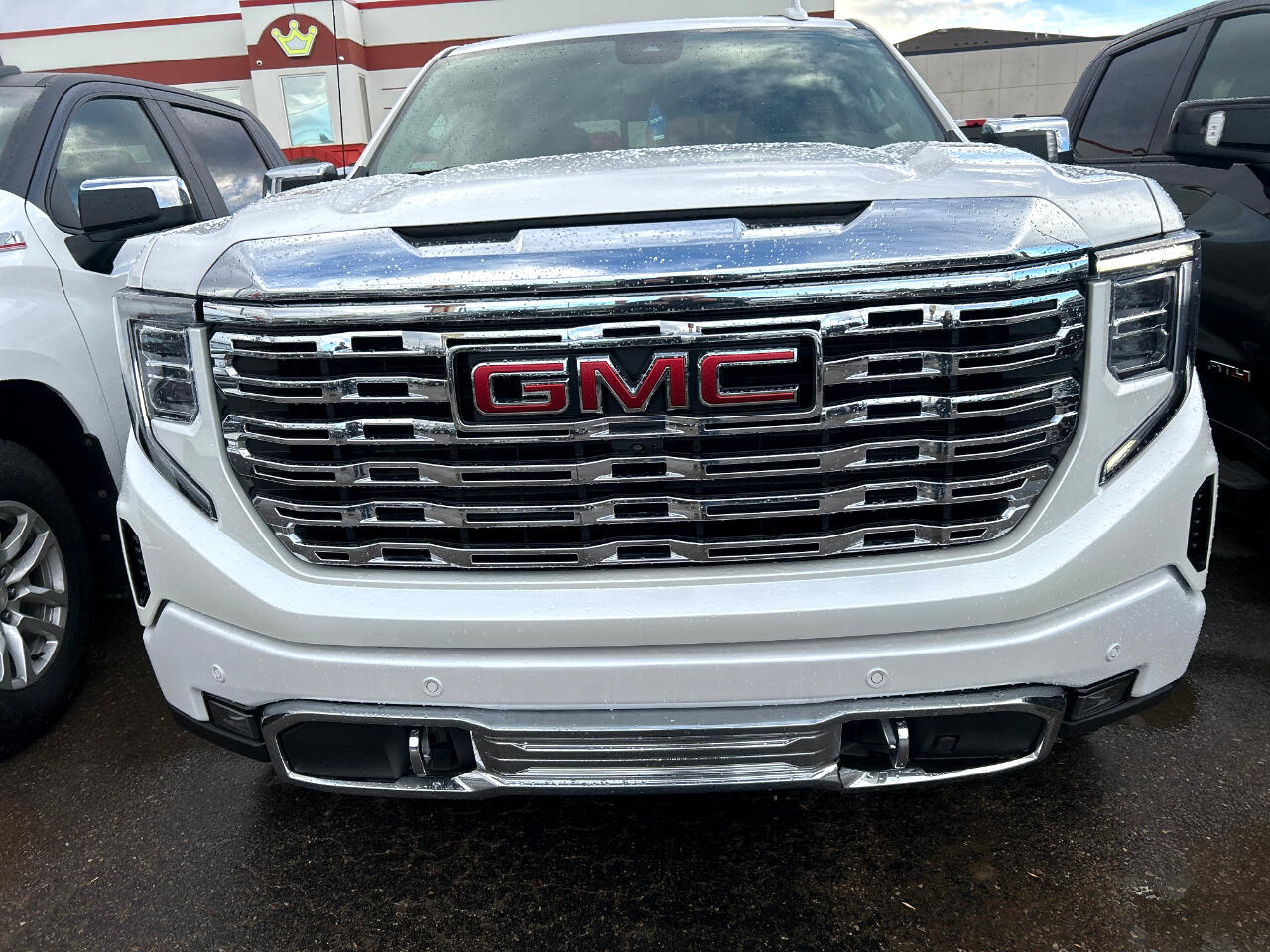 GMC Sierra 1500 4WD Crew Cab 147" Denali 2023