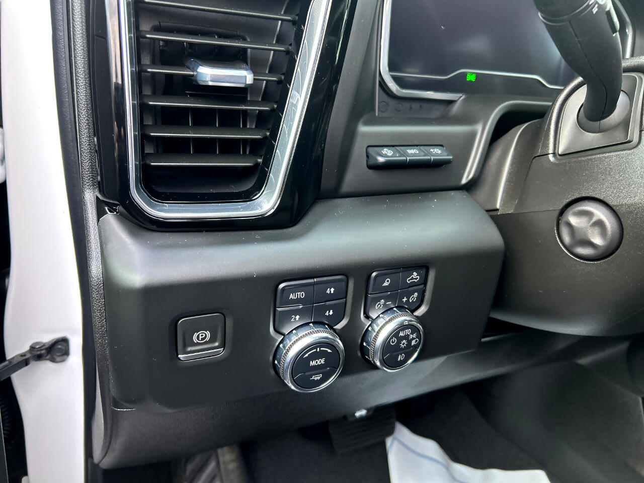 GMC Sierra 1500 4WD Crew Cab 147" Denali 2023