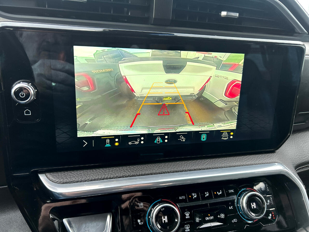 GMC Sierra 1500 4WD Crew Cab 147" Denali 2023