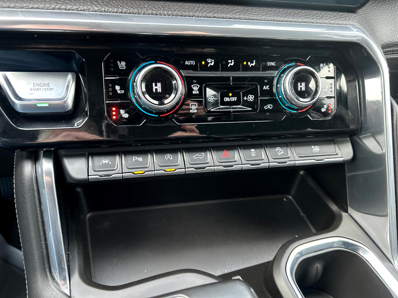 GMC Sierra 1500 4WD Crew Cab 147" Denali 2023