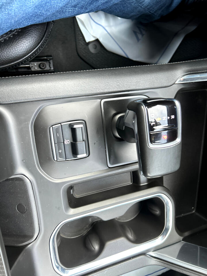 GMC Sierra 1500 4WD Crew Cab 147" Denali 2023