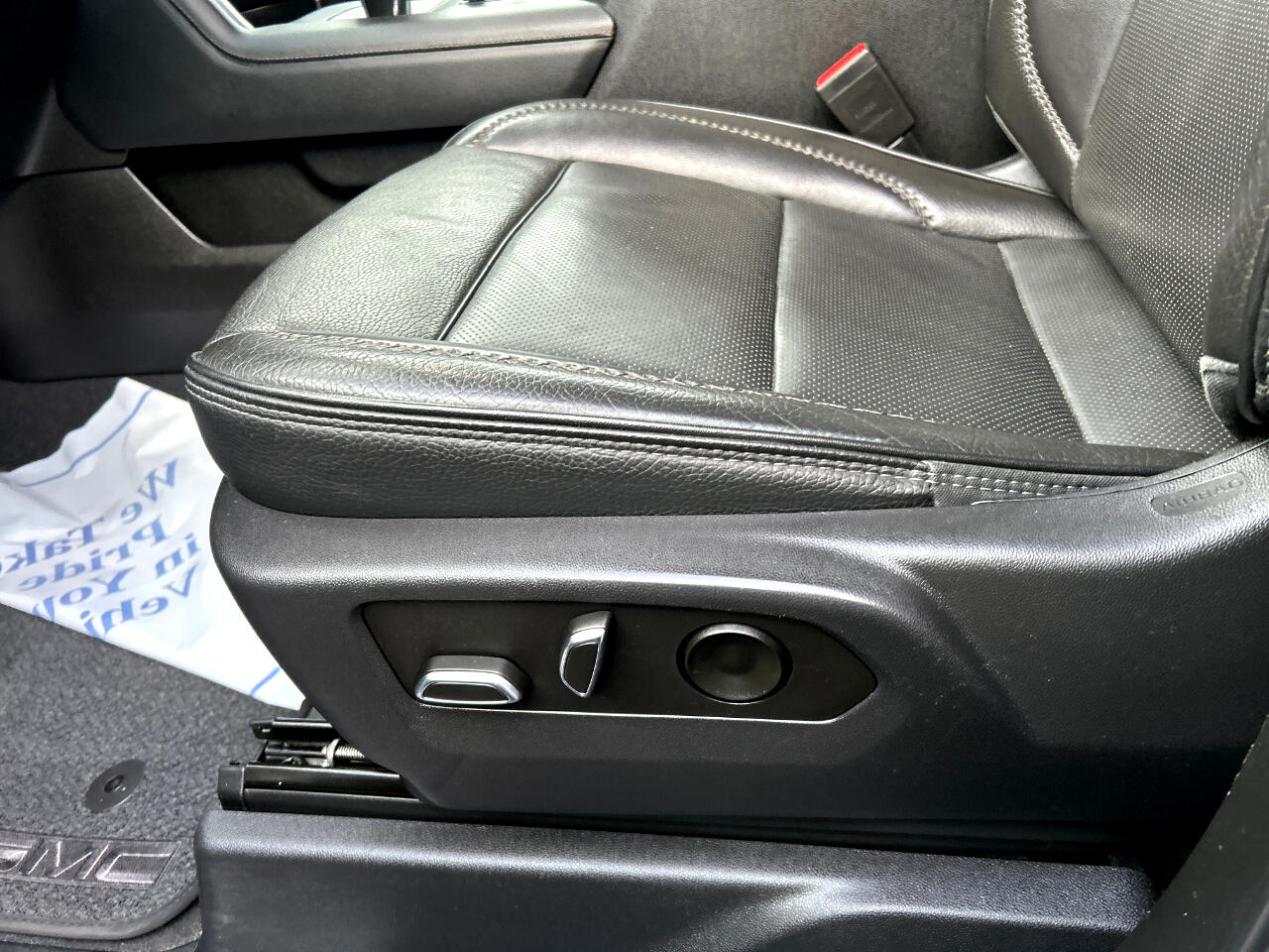 GMC Sierra 1500 4WD Crew Cab 147" Denali 2023