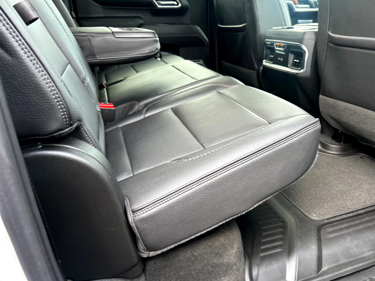 GMC Sierra 1500 4WD Crew Cab 147" Denali 2023