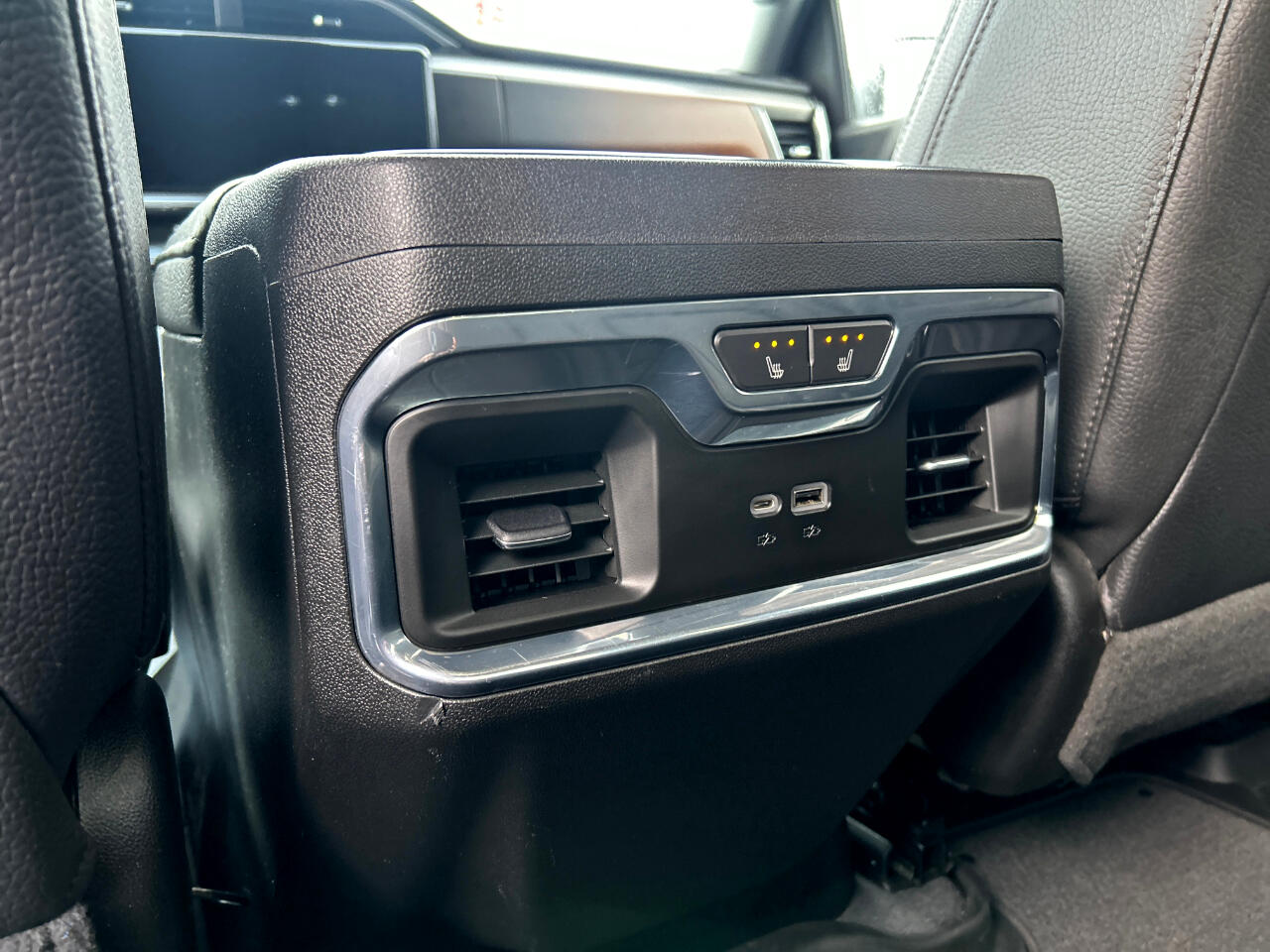 GMC Sierra 1500 4WD Crew Cab 147" Denali 2023