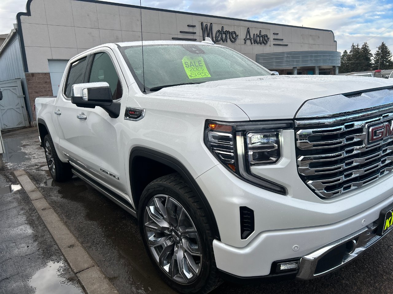 GMC Sierra 1500 4WD Crew Cab 147" Denali 2023