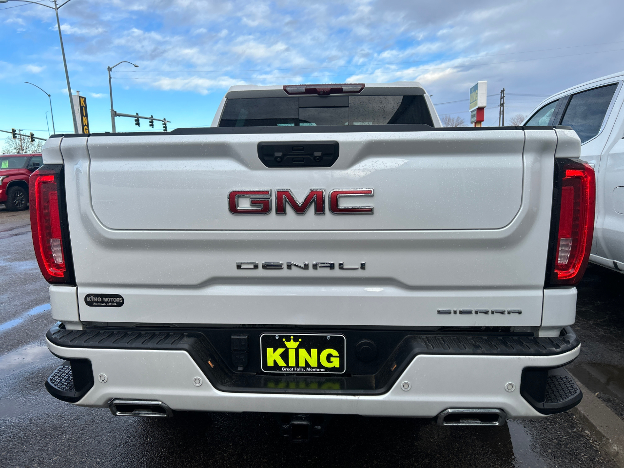 GMC Sierra 1500 4WD Crew Cab 147" Denali 2023