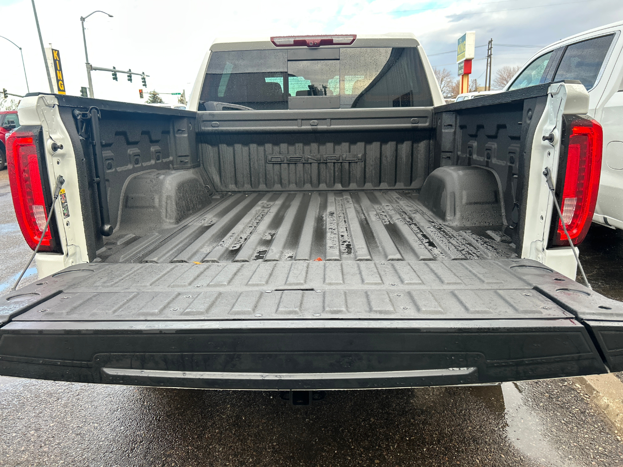 GMC Sierra 1500 4WD Crew Cab 147" Denali 2023