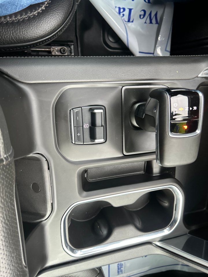 GMC Sierra 1500 4WD Crew Cab 147" Denali 2023