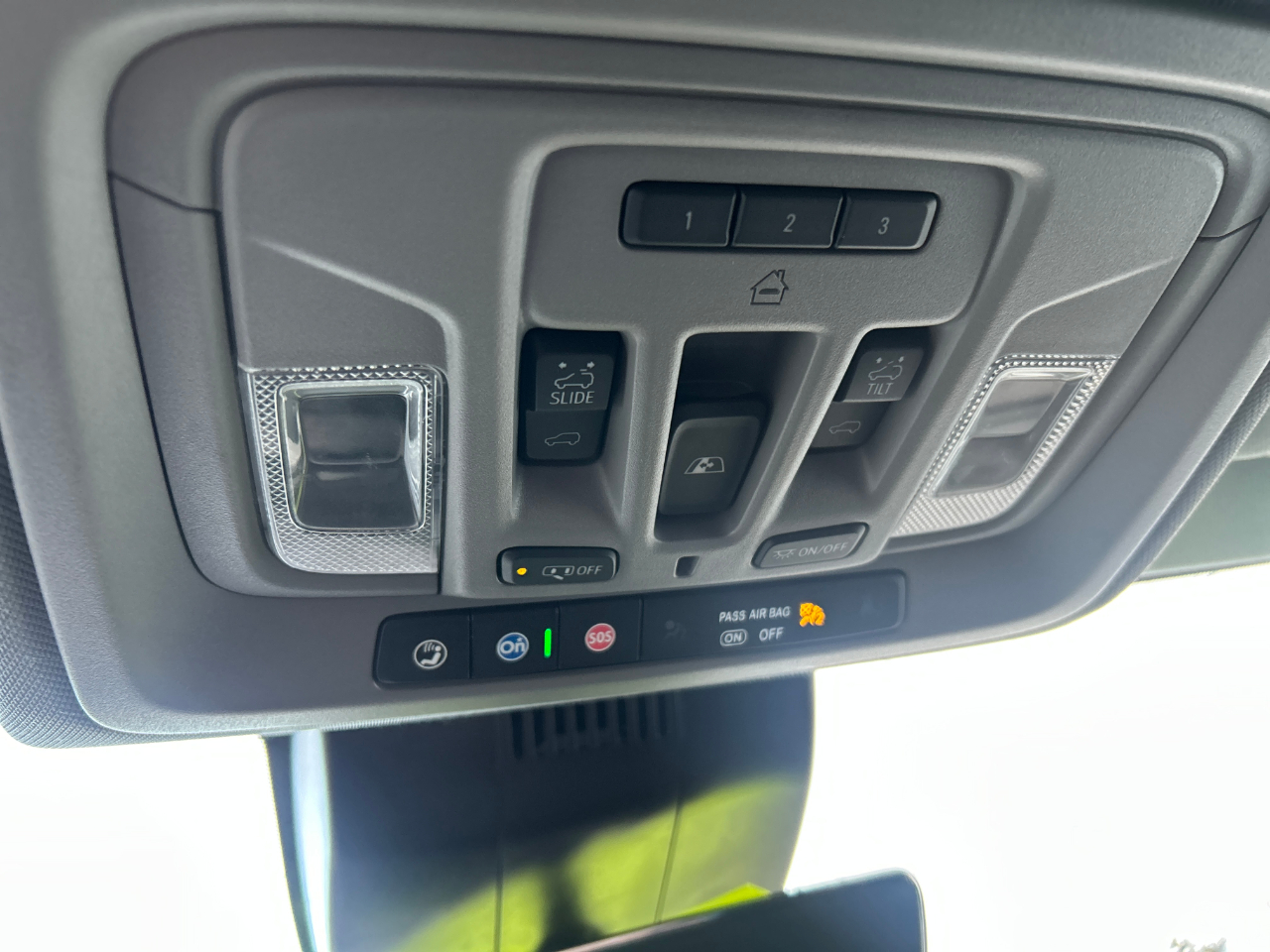 GMC Sierra 1500 4WD Crew Cab 147" Denali 2023