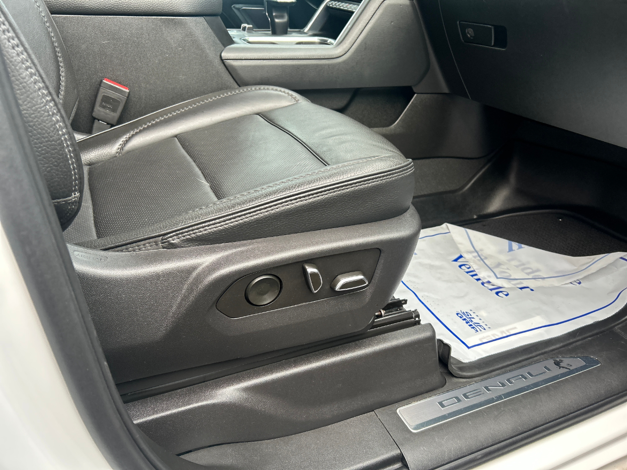 GMC Sierra 1500 4WD Crew Cab 147" Denali 2023