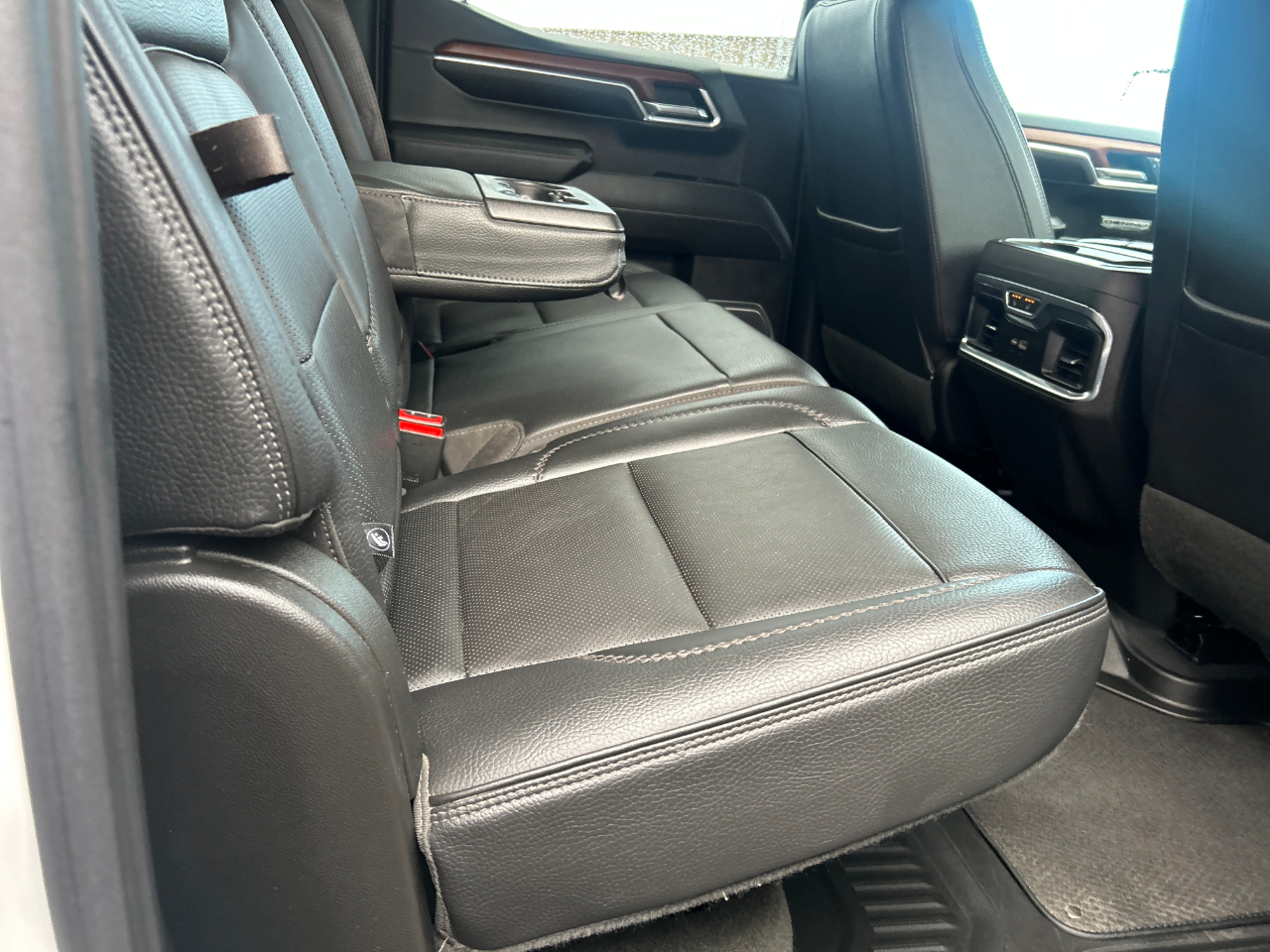 GMC Sierra 1500 4WD Crew Cab 147" Denali 2023