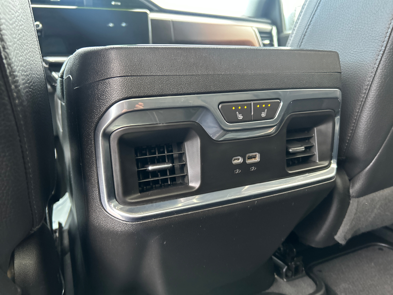 GMC Sierra 1500 4WD Crew Cab 147" Denali 2023