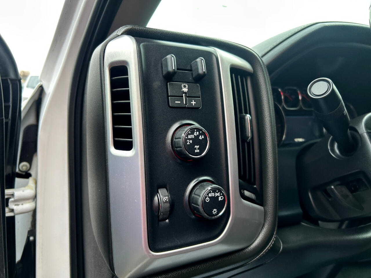 GMC Sierra 1500 4WD Double Cab 143.5" SLE 2015