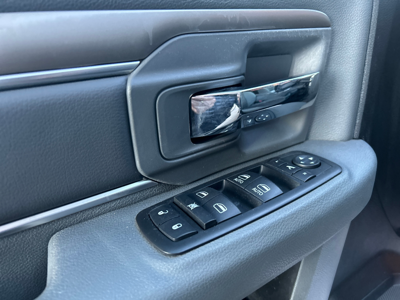 RAM 1500 4WD Quad Cab 140.5" Big Horn 2014