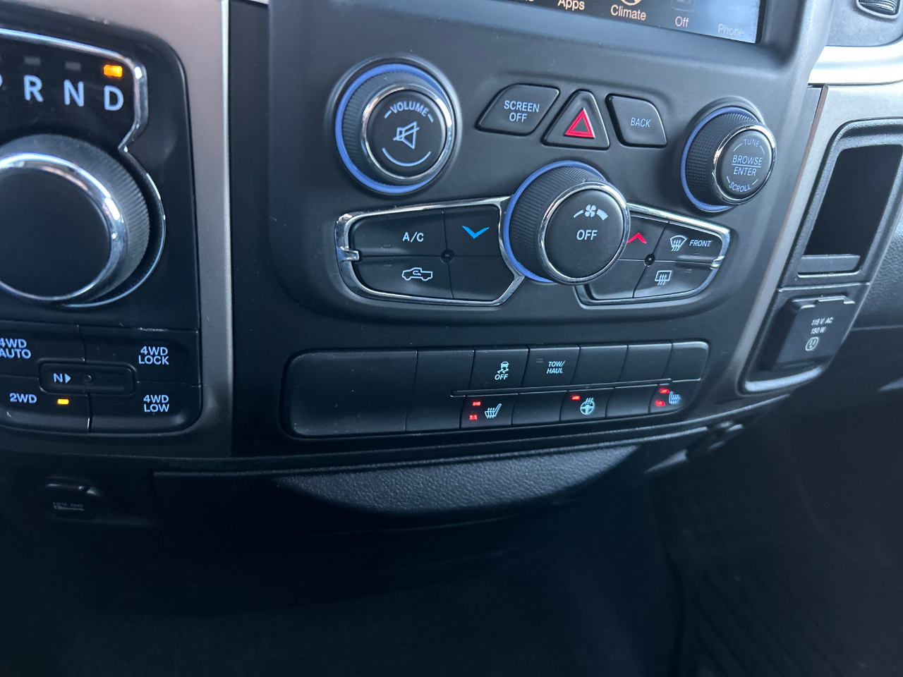 RAM 1500 4WD Quad Cab 140.5" Big Horn 2014