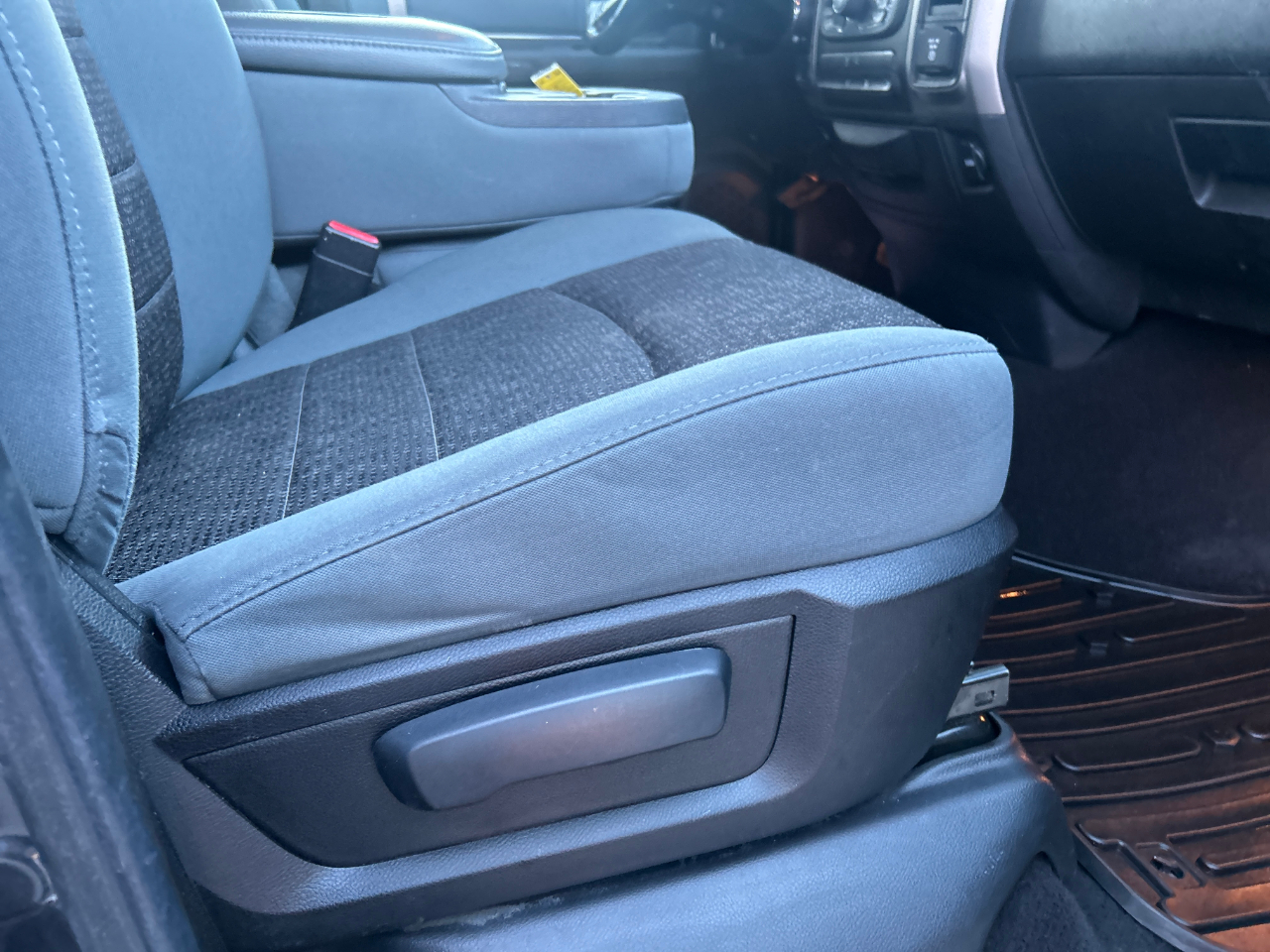 RAM 1500 4WD Quad Cab 140.5" Big Horn 2014