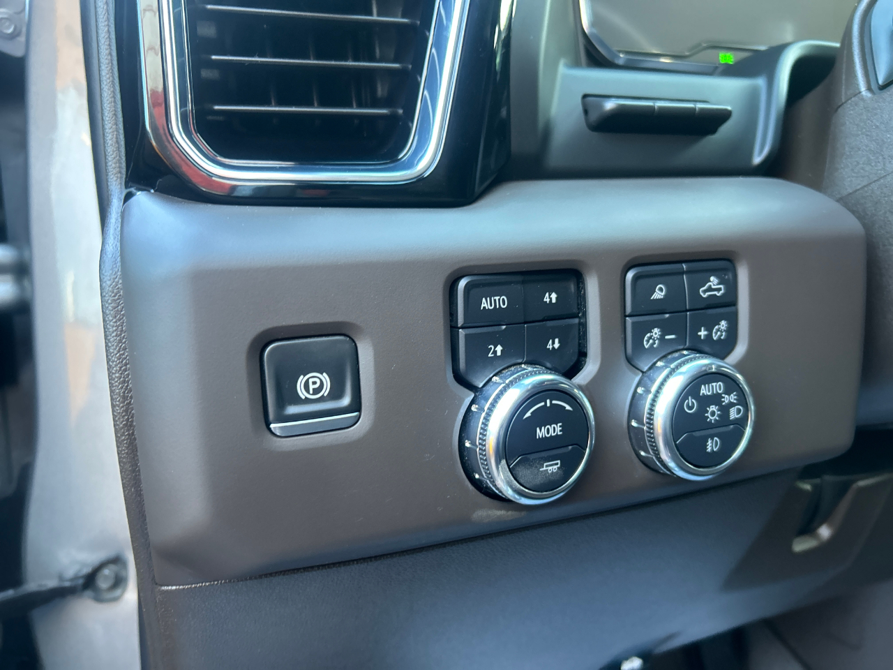 GMC Sierra 3500HD 4WD Crew Cab 159" Denali 2025