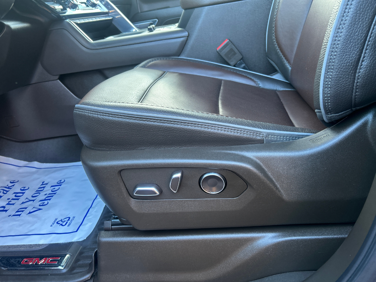 GMC Sierra 3500HD 4WD Crew Cab 159" Denali 2025