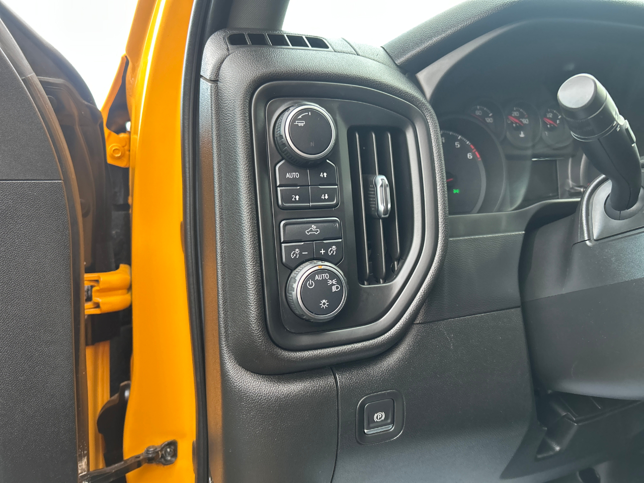 Chevrolet Silverado 1500 4WD Crew Cab 147" Custom Trail Boss 2020