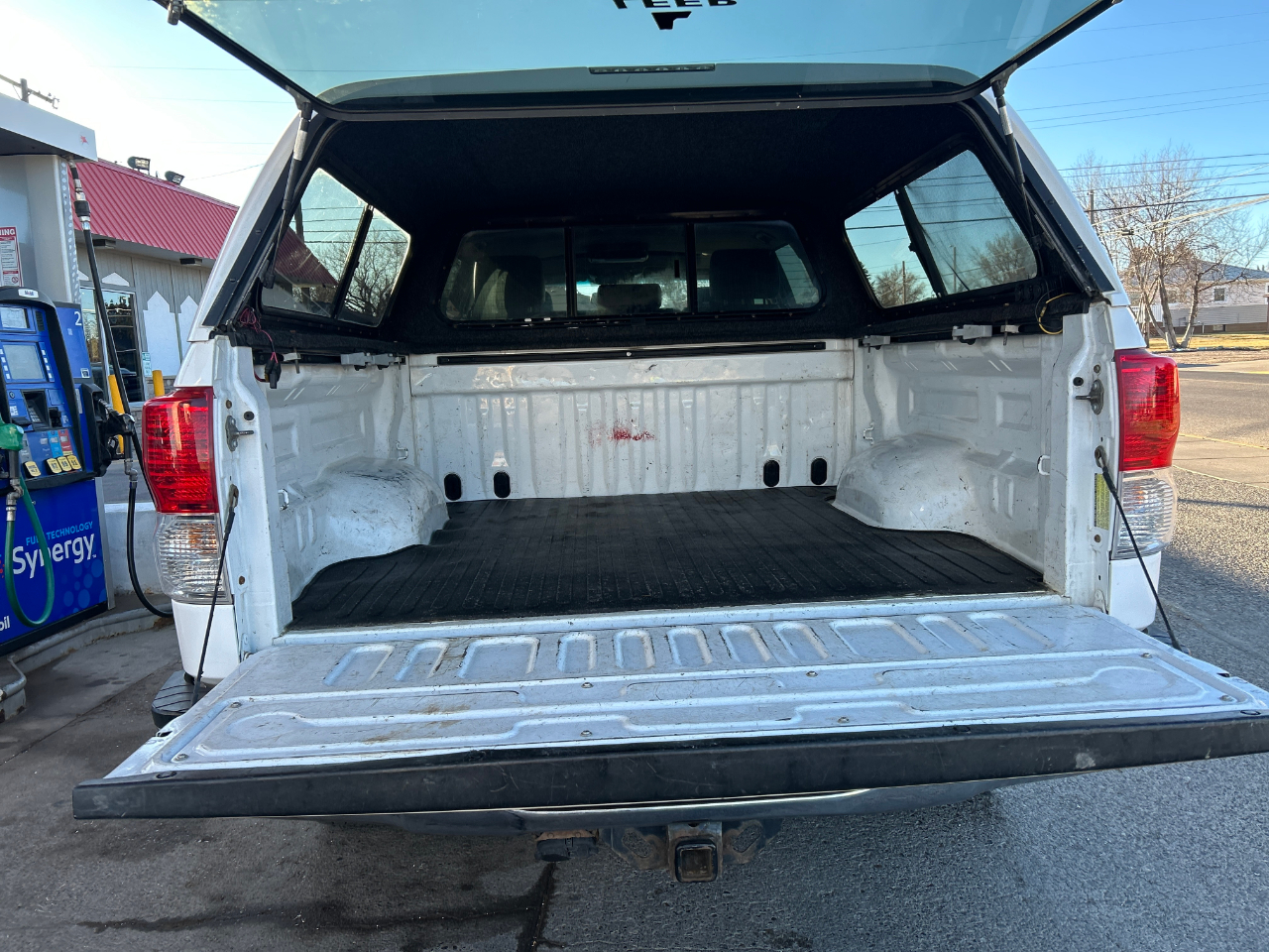 Toyota Tundra 4WD Truck CrewMax 5.7L V8 6-Spd AT Platinum (Natl) 2013