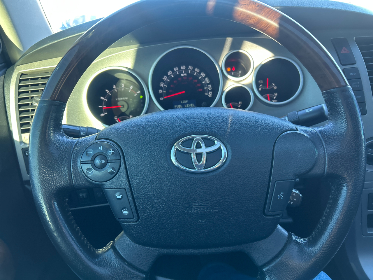 Toyota Tundra 4WD Truck CrewMax 5.7L V8 6-Spd AT Platinum (Natl) 2013