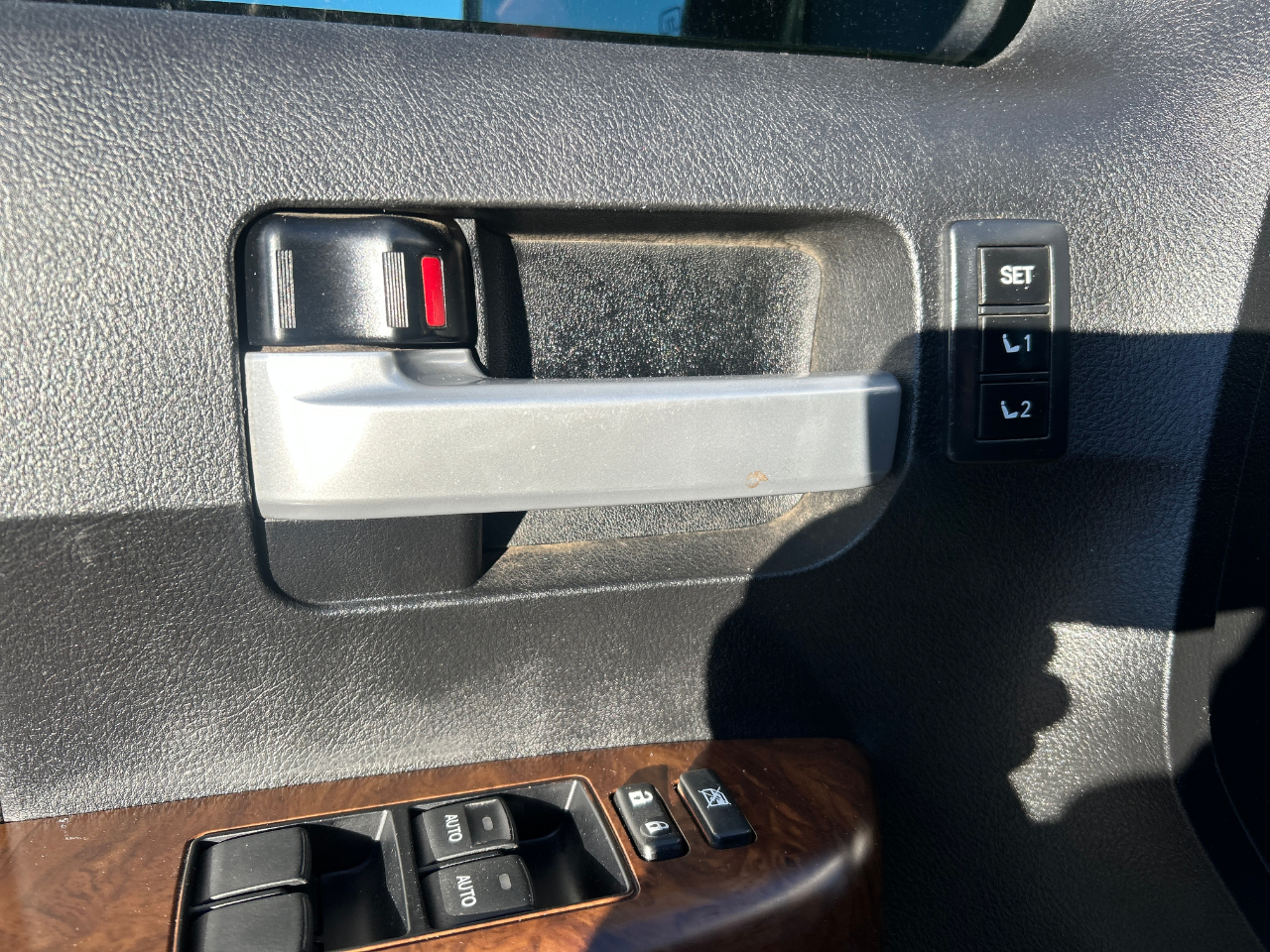 Toyota Tundra 4WD Truck CrewMax 5.7L V8 6-Spd AT Platinum (Natl) 2013