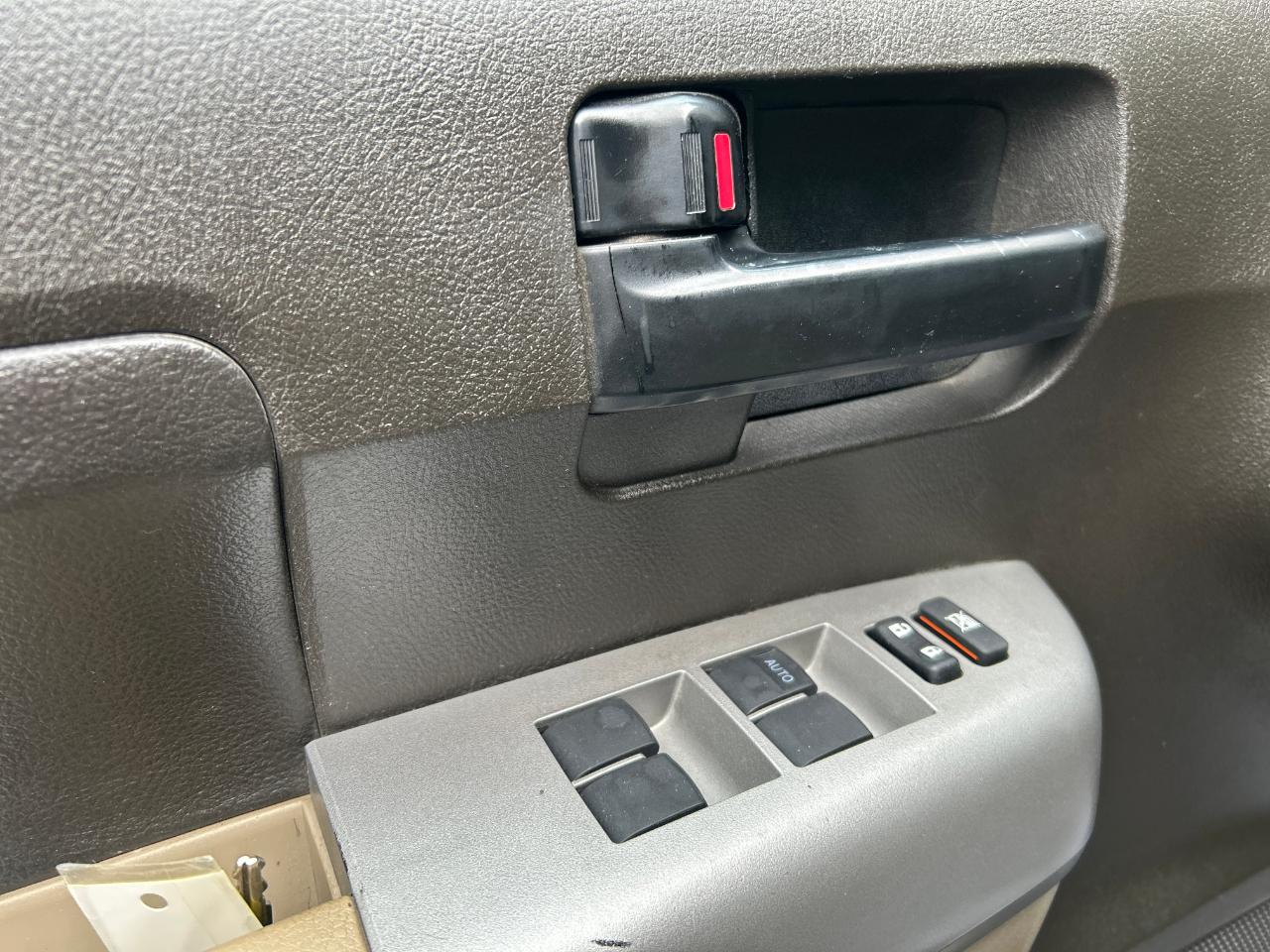 Toyota Tundra 4WD Truck CrewMax 5.7L V8 6-Spd AT (Natl) 2008