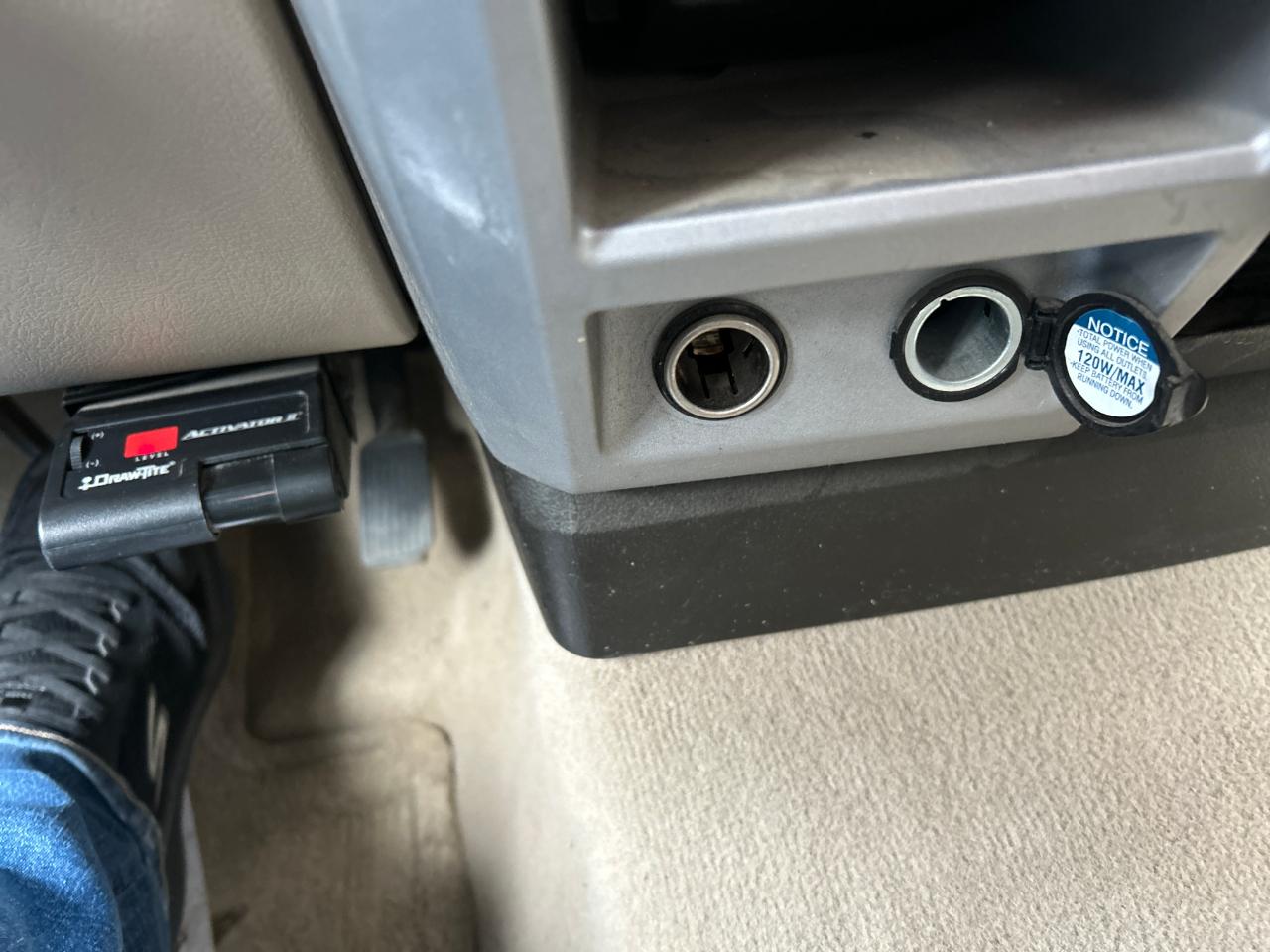 Toyota Tundra 4WD Truck CrewMax 5.7L V8 6-Spd AT (Natl) 2008