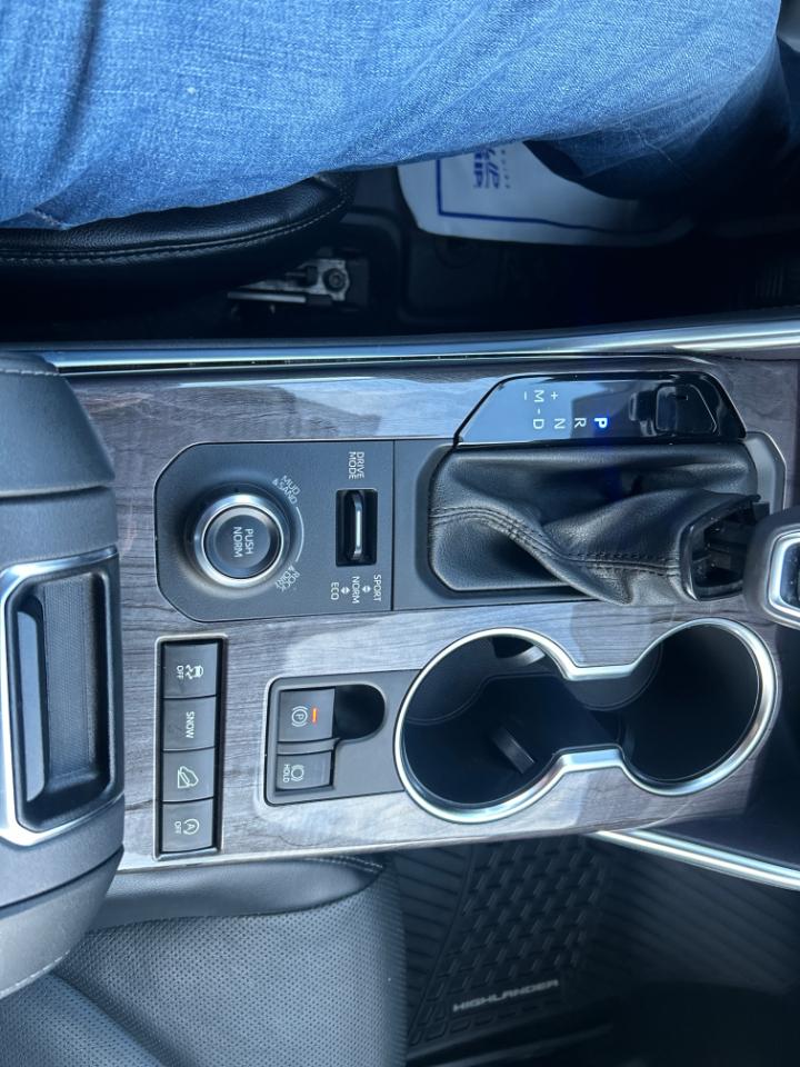 Toyota Highlander Platinum AWD (Natl) 2022