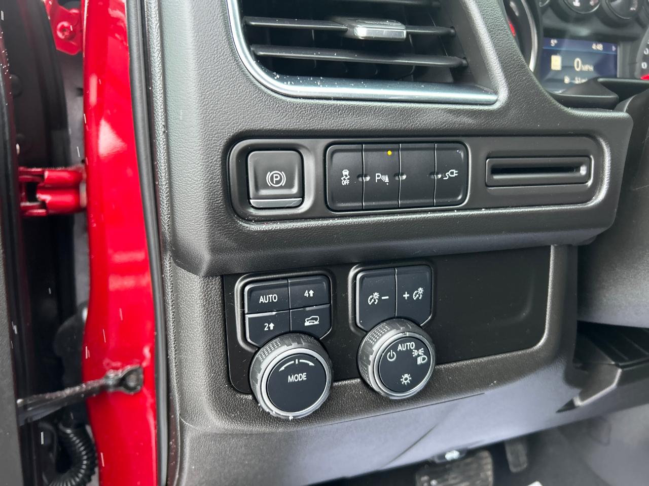 Chevrolet Tahoe 4WD 4dr RST 2021