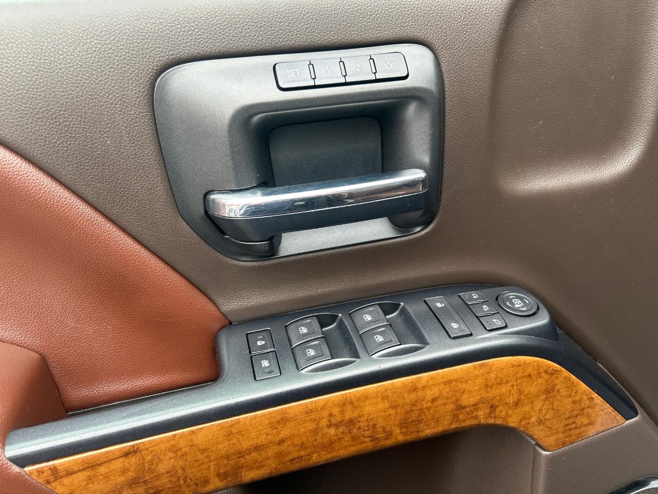 Chevrolet Silverado 1500 4WD Crew Cab 143.5" High Country 2017