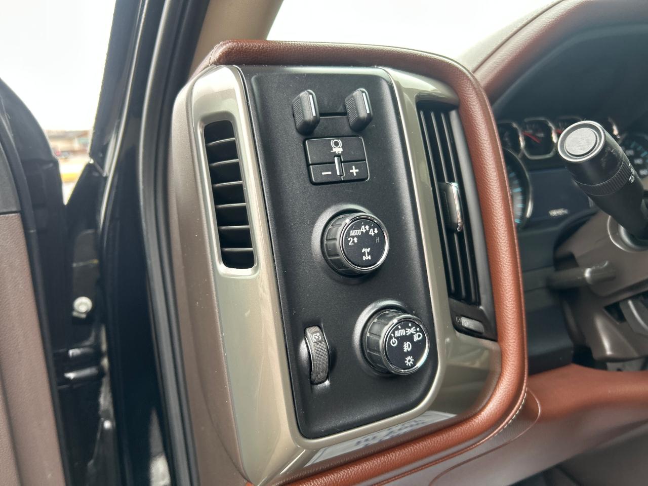 Chevrolet Silverado 1500 4WD Crew Cab 143.5" High Country 2017