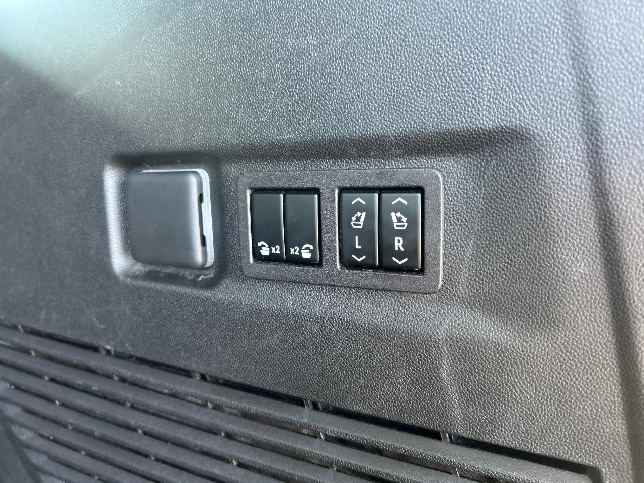 Chevrolet Suburban 4WD 4dr RST 2023