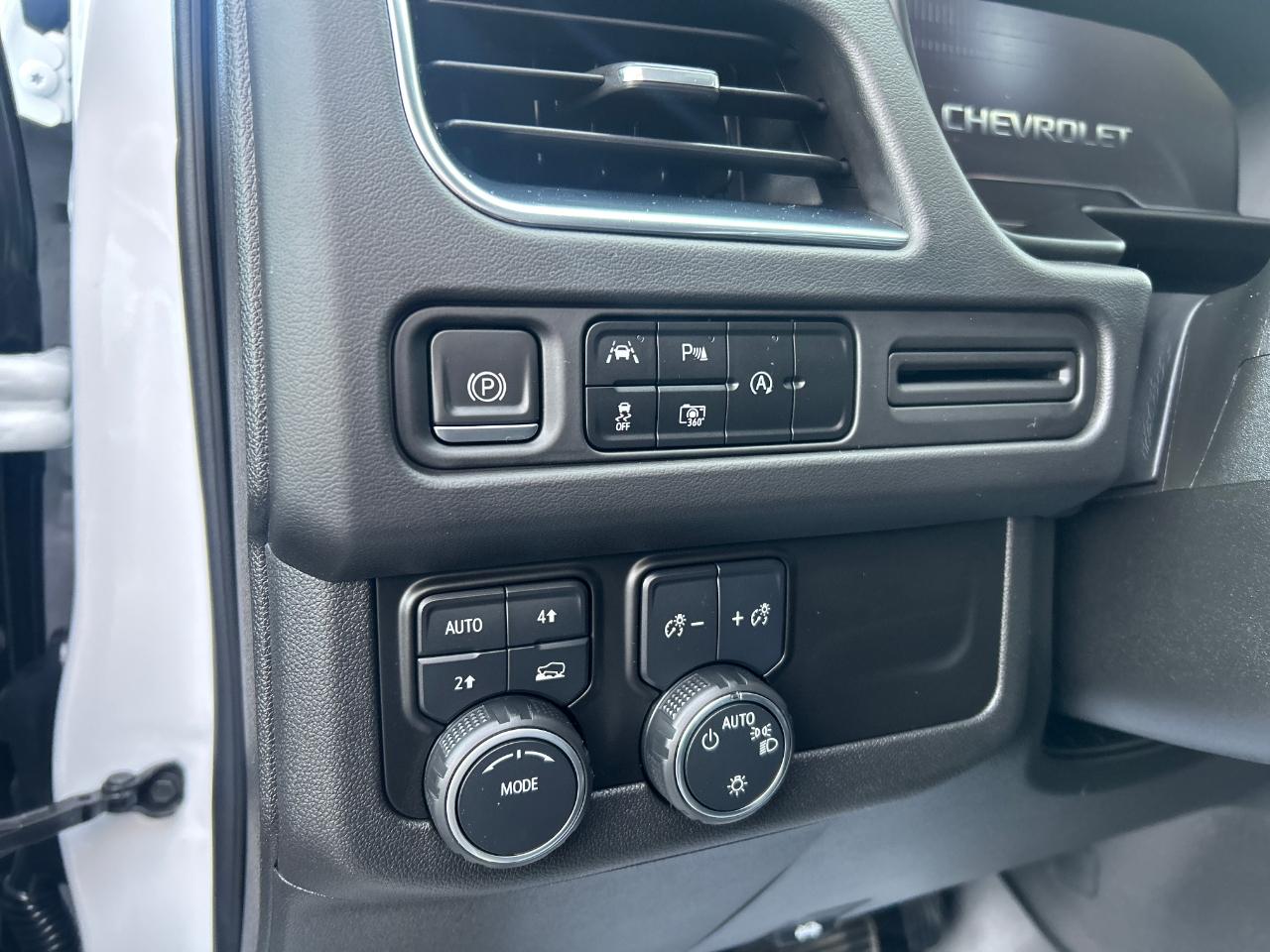 Chevrolet Suburban 4WD 4dr RST 2023