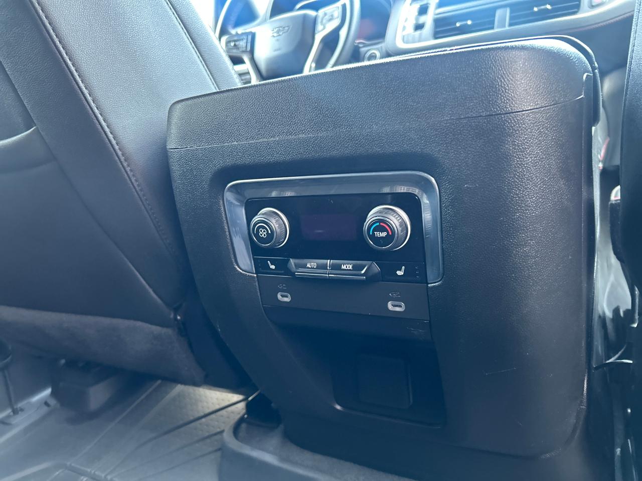 Chevrolet Suburban 4WD 4dr RST 2023