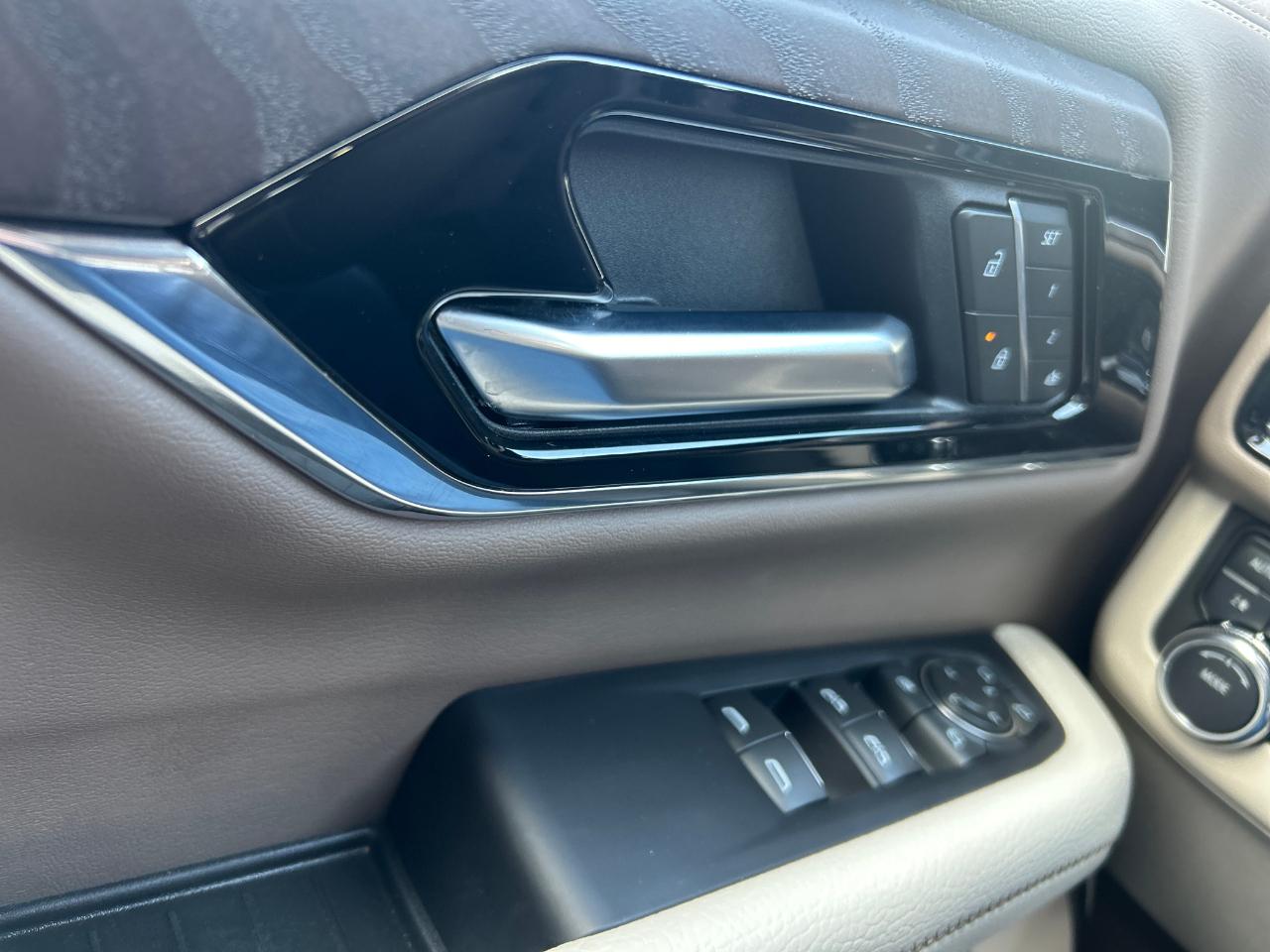 GMC Yukon XL 4WD 4dr Denali 2025