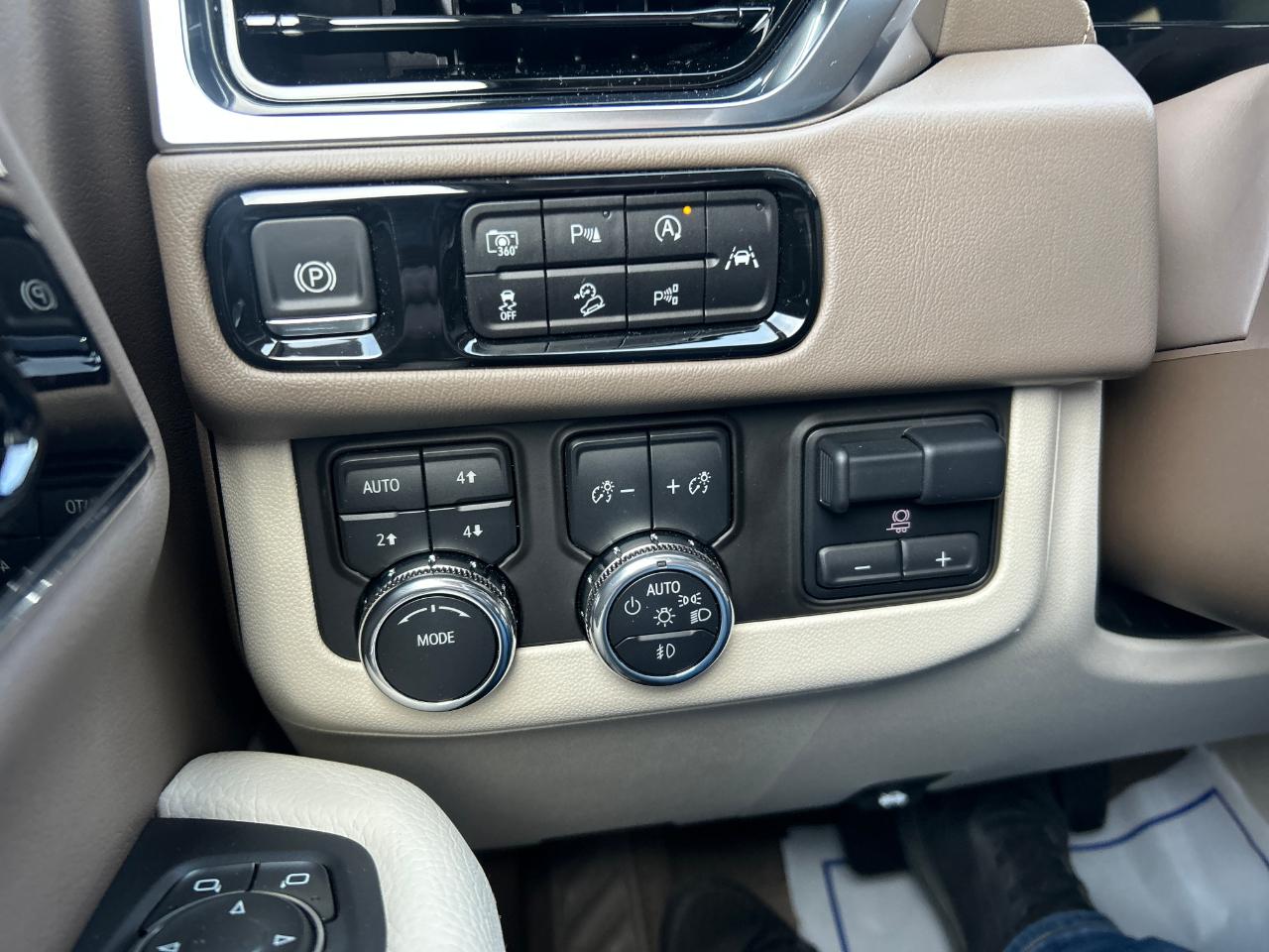 GMC Yukon XL 4WD 4dr Denali 2025