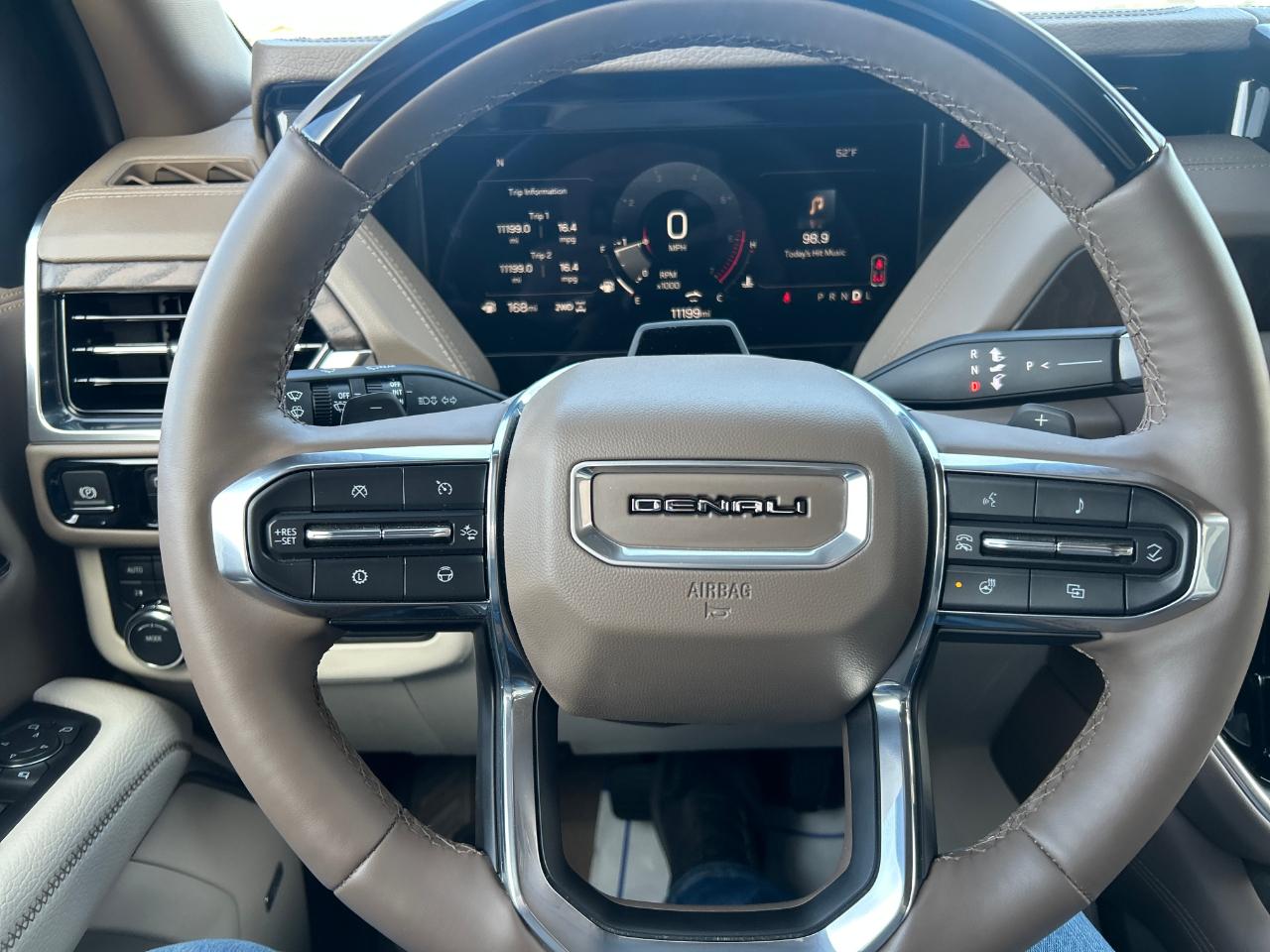 GMC Yukon XL 4WD 4dr Denali 2025