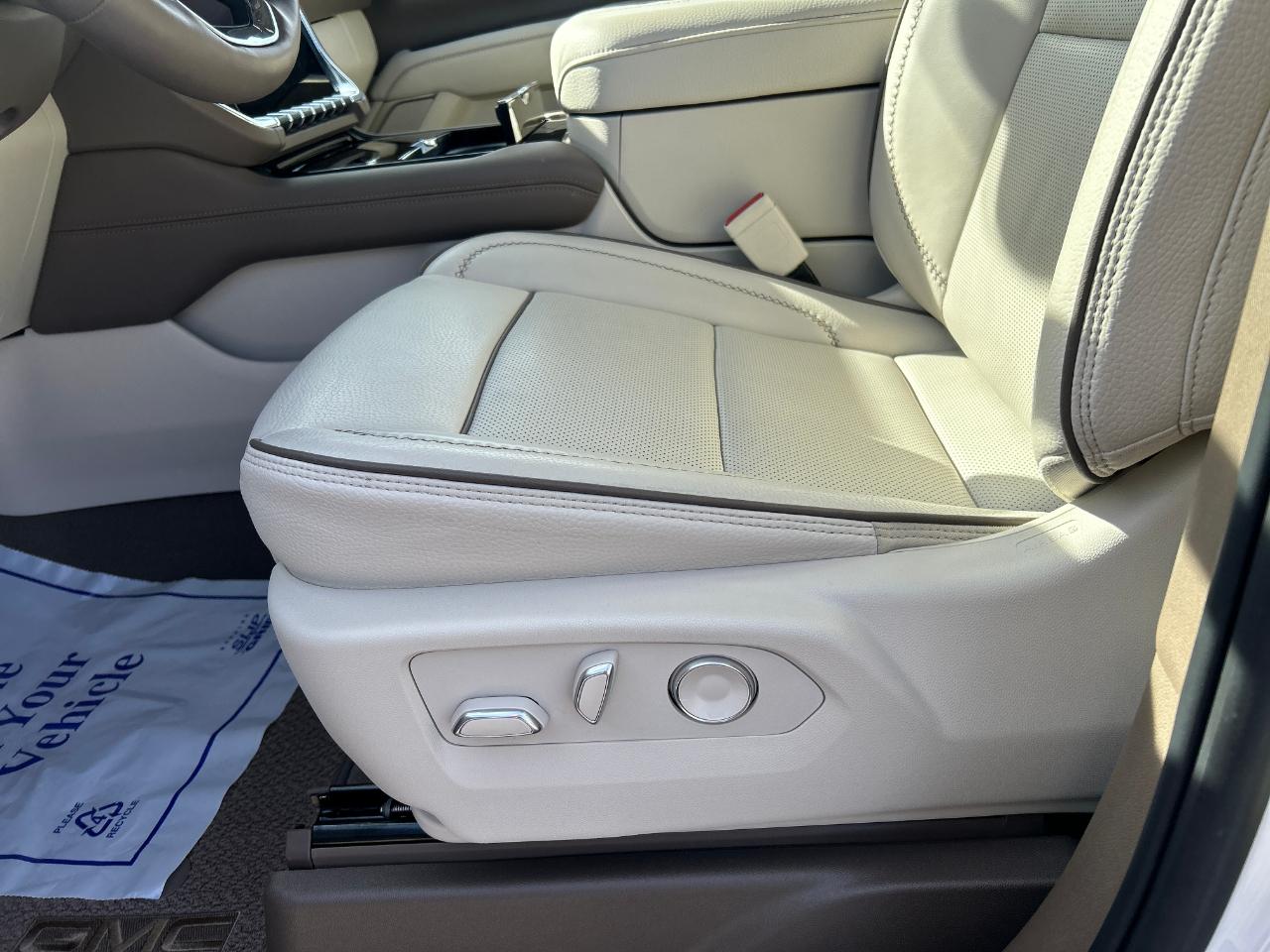 GMC Yukon XL 4WD 4dr Denali 2025