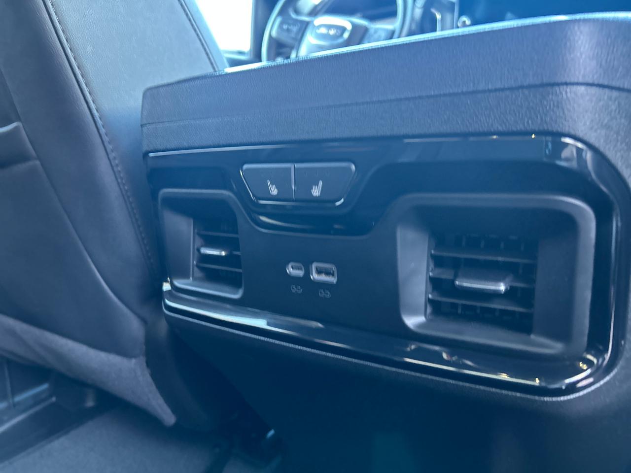 GMC Sierra 3500HD 4WD Crew Cab 159" AT4 2025